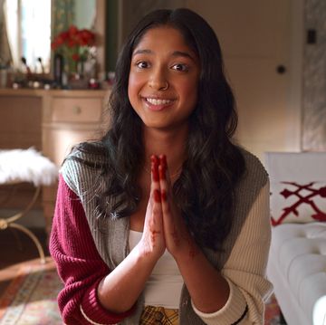 never have i ever maitreyi ramakrishnan as devi in episode 410 of never have i ever cr courtesy of netflix © 2022